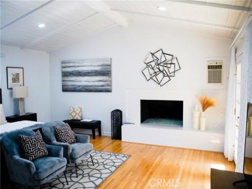 2019  Valencia  , Santa Ana, CA