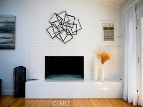 2019  Valencia  , Santa Ana, CA