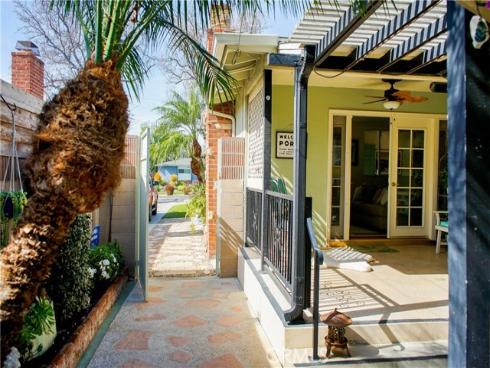 2019  Valencia  , Santa Ana, CA