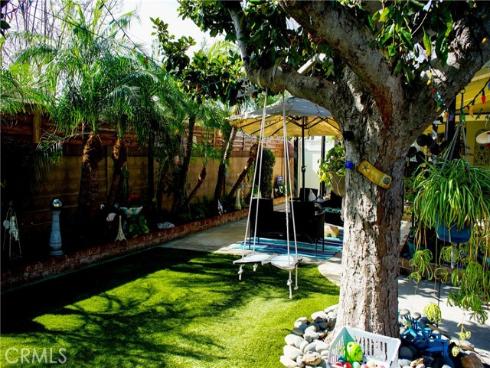 2019  Valencia  , Santa Ana, CA