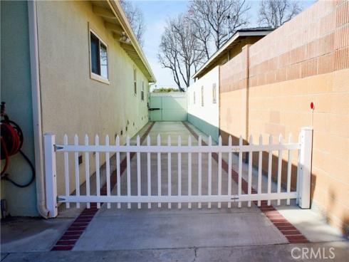 2019  Valencia  , Santa Ana, CA