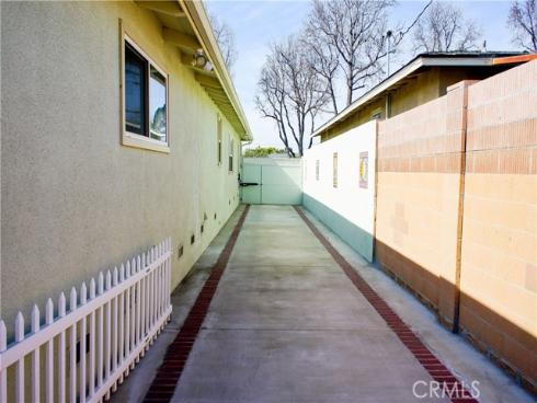 2019  Valencia  , Santa Ana, CA