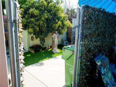 2019  Valencia  , Santa Ana, CA