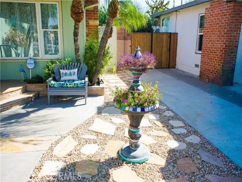 2019  Valencia  , Santa Ana, CA