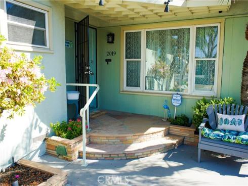 2019  Valencia  , Santa Ana, CA