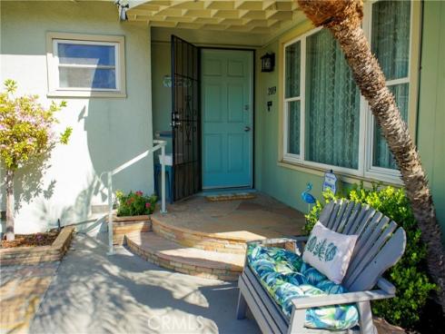 2019  Valencia  , Santa Ana, CA