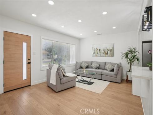 1205  English  , Santa Ana, CA