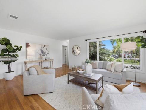 422 E 22nd  , Santa Ana, CA