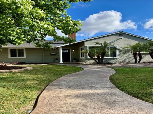 709 E Catalina  , Santa Ana, CA