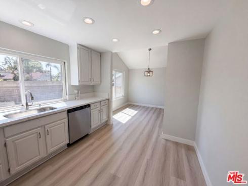 2334 W Chandler   Avenue, Santa Ana, CA