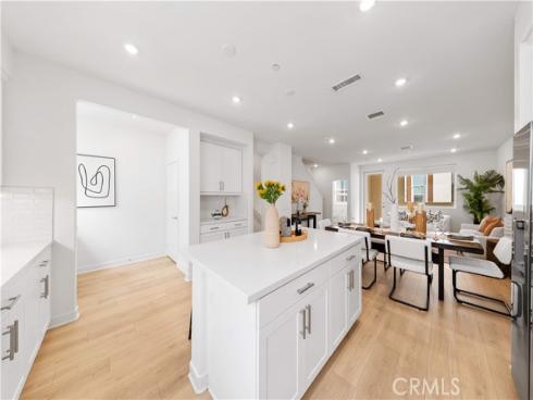 1816 E 1st 440 , Santa Ana, CA