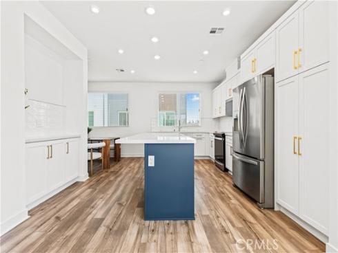 609 S Lyon Street , Santa Ana, CA