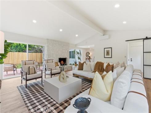 1433 W Saint Andrew , Santa Ana, CA
