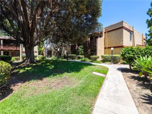 1030 W Macarthur 95 Boulevard, Santa Ana, CA