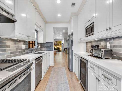 2542 W Macarthur G Boulevard, Santa Ana, CA
