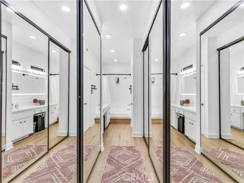 2542 W Macarthur G Boulevard, Santa Ana, CA