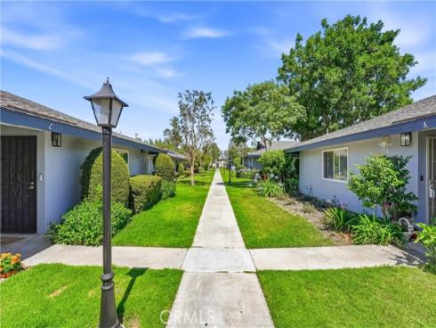1107 West Memory Lane 8C , Santa Ana, CA