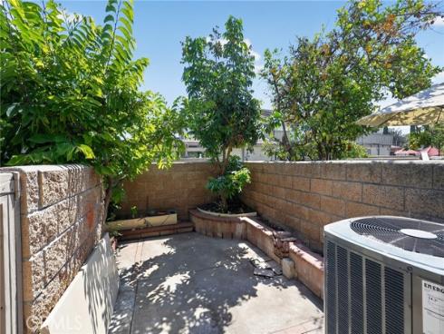 5130 W 1st E , Santa Ana, CA