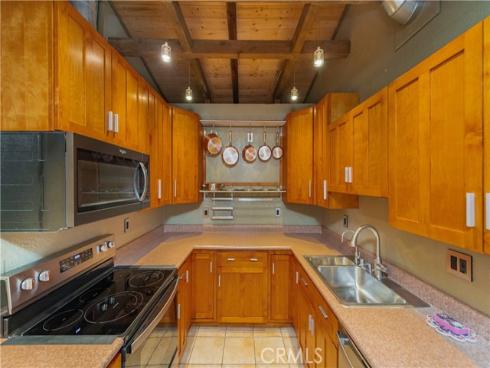 1000 W. Macarthur Boulevard 13