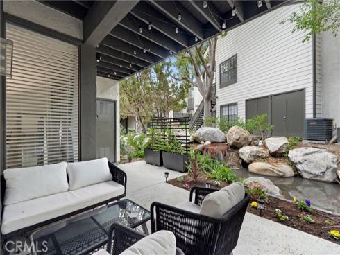 2504 W Macarthur I Boulevard, Santa Ana, CA
