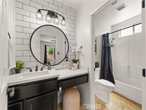 2211 Oak Street, Santa Ana, CA