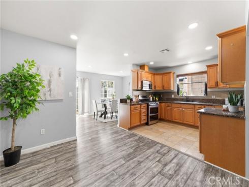 2211 Oak Street, Santa Ana, CA