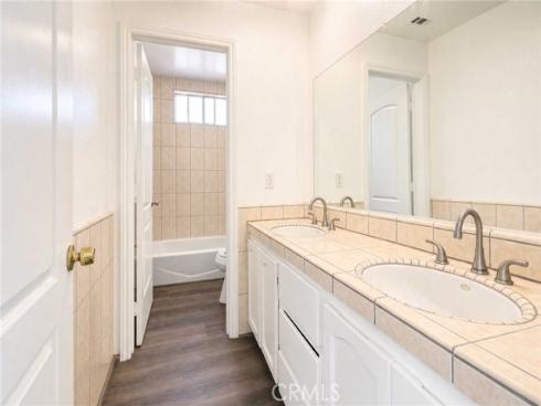 1042 W Mcfadden Avenue, Santa Ana, CA