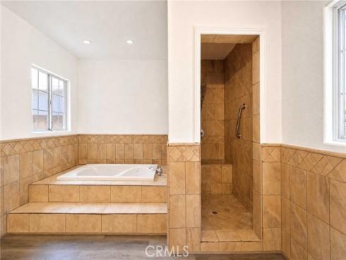 1042 W Mcfadden Avenue, Santa Ana, CA