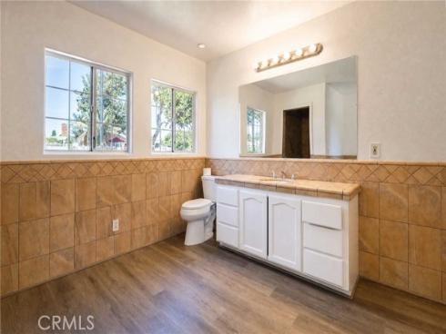 1042 W Mcfadden Avenue, Santa Ana, CA