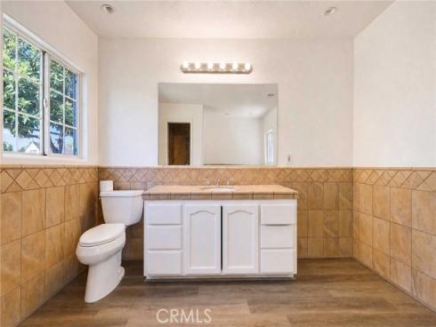 1042 W Mcfadden Avenue, Santa Ana, CA