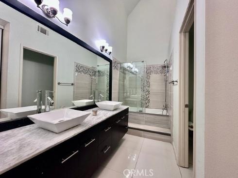 2542 W Macarthur , Santa Ana, CA