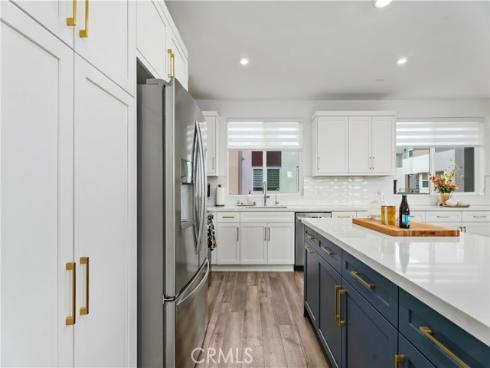 651 S Lyon Street, Santa Ana, CA