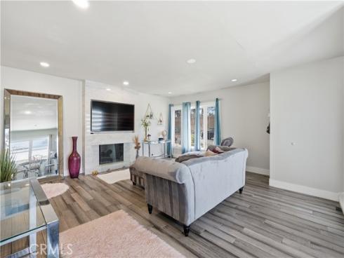 2215 N Spurgeon , Santa Ana, CA