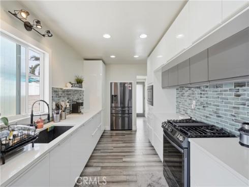 2215 N Spurgeon , Santa Ana, CA