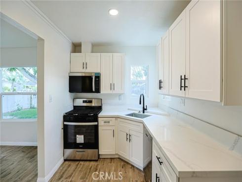 122 N Bewley Street, Santa Ana, CA