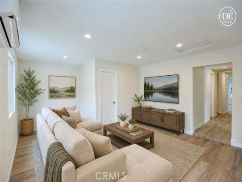 122 N Bewley Street, Santa Ana, CA