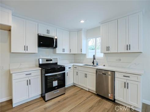 122 N Bewley Street, Santa Ana, CA