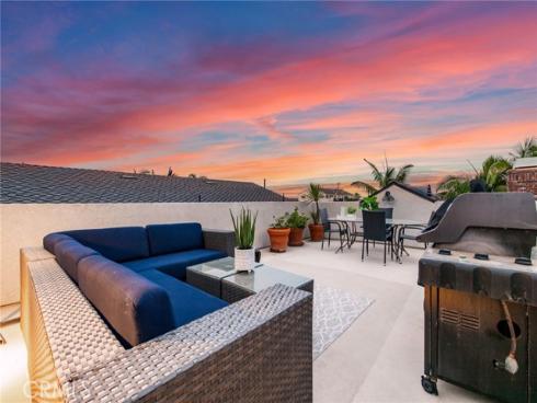 212 2nd Street, Seal Beach, CA