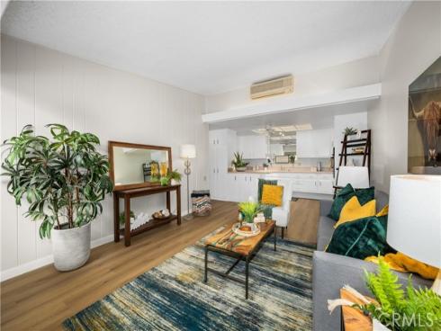 1561  Interlachen  260K  RoadM-10, Seal Beach, CA