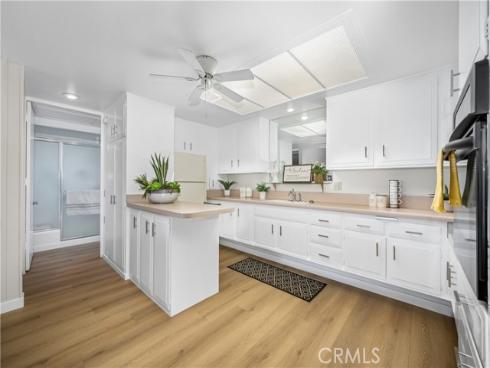 1561  Interlachen  260K  RoadM-10, Seal Beach, CA