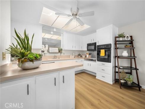 1561  Interlachen  260K  RoadM-10, Seal Beach, CA