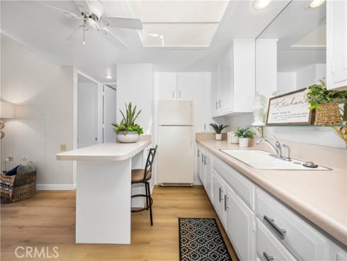 1561  Interlachen  260K  RoadM-10, Seal Beach, CA