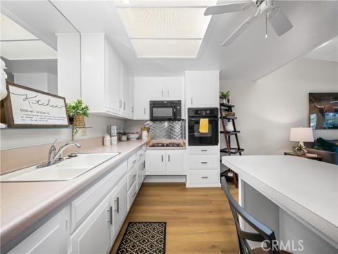 1561  Interlachen  260K  RoadM-10, Seal Beach, CA