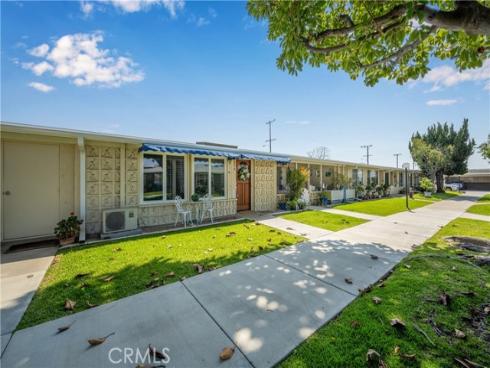 1561  Interlachen  260K  RoadM-10, Seal Beach, CA