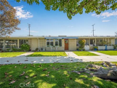 1561  Interlachen  260K  RoadM-10, Seal Beach, CA