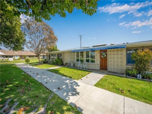 1561  Interlachen  260K  RoadM-10, Seal Beach, CA