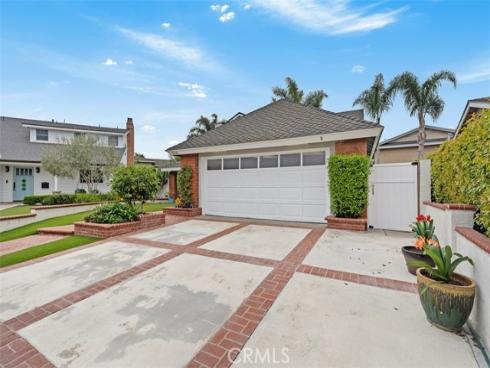 104 Princeton Circle, Seal Beach, CA