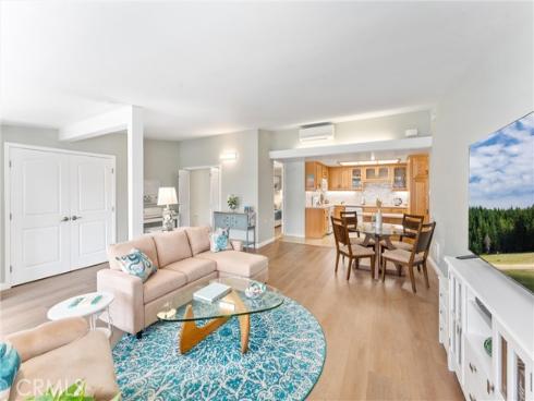 1860 Sunningdale 30F M-14 Road, Seal Beach, CA