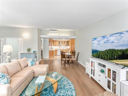 1860 Sunningdale 30F M-14 Road, Seal Beach, CA