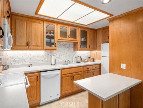 1860 Sunningdale 30F M-14 Road, Seal Beach, CA